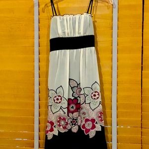 Junior dress floral hem